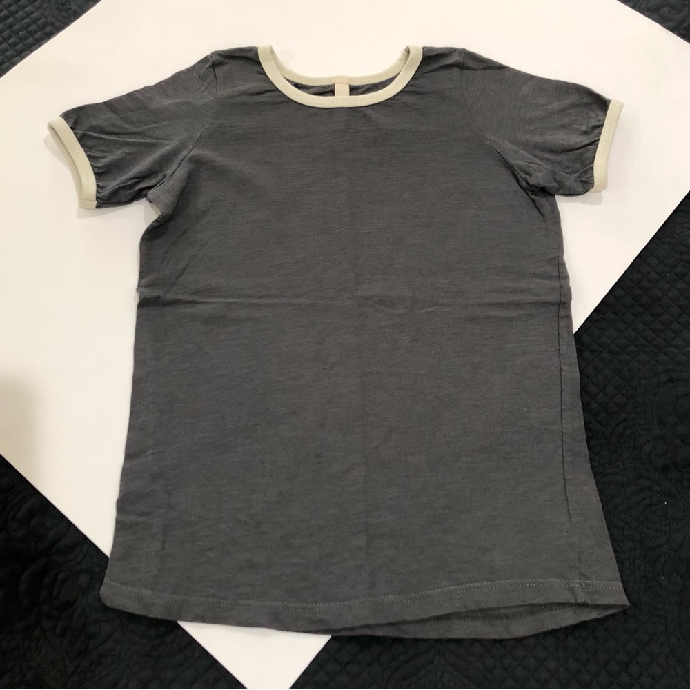 CHILDHOODS Gray Short Sleeve Ringer Tee • 9/10
